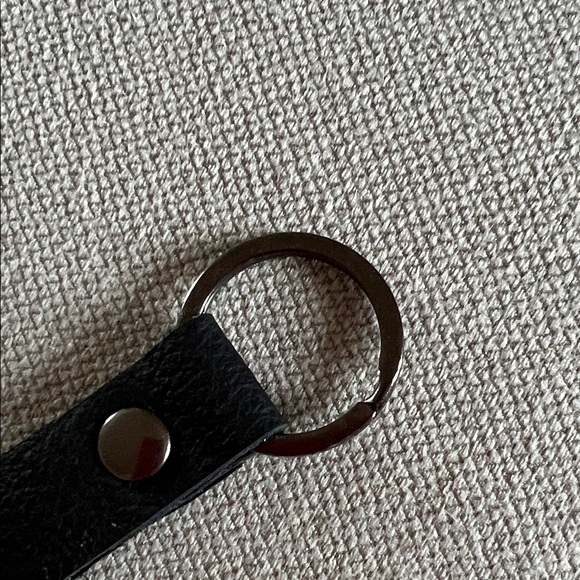 Richard Bruin's Handmade Genuine Leather Keychain - Picture 3 of 3